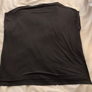 Flowing Vince square tee w/slits